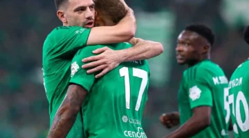 تعادل يضيع بغرابة.. أهلي جدة يهزم النصر 3-2 بالدوري السعودي